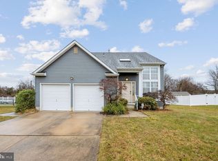 9 Sugarmaple Ln, Sicklerville, NJ 08081