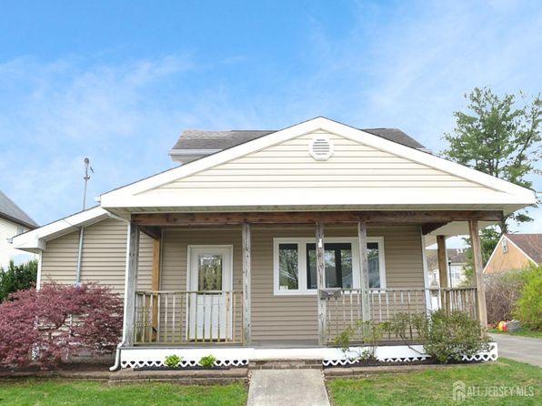 13 Lasatta Ave, Englishtown, NJ 07726