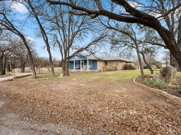 915 Live Oak Cir, Hico, TX 76457