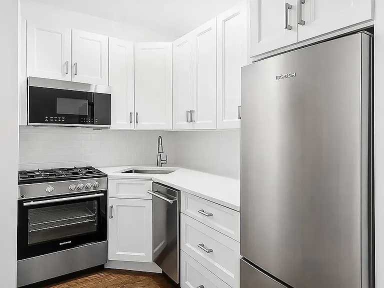 306 Saint James Pl #2RR — Photo 2