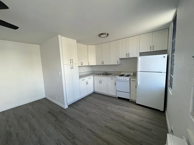 1545 Liona St — Photo 4