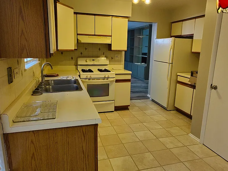 1831 Quaker Hollow Ln — Photo 10