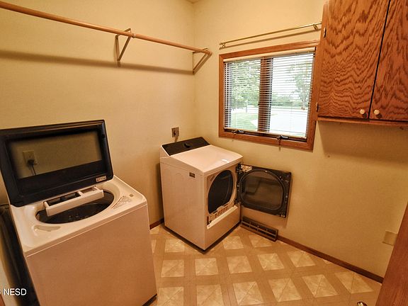 5th image of 118 N Lake Dr