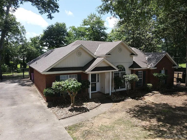 364 Homewood Dr — Photo 2