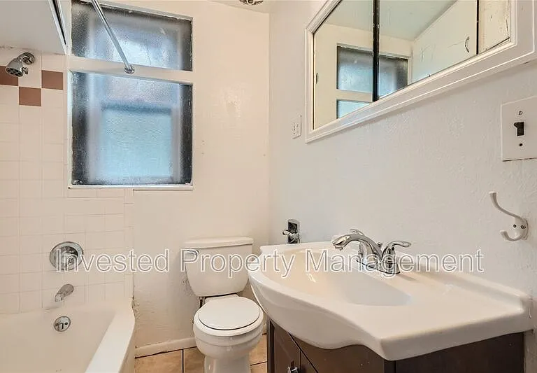 562 N Lafayette St — Photo 8