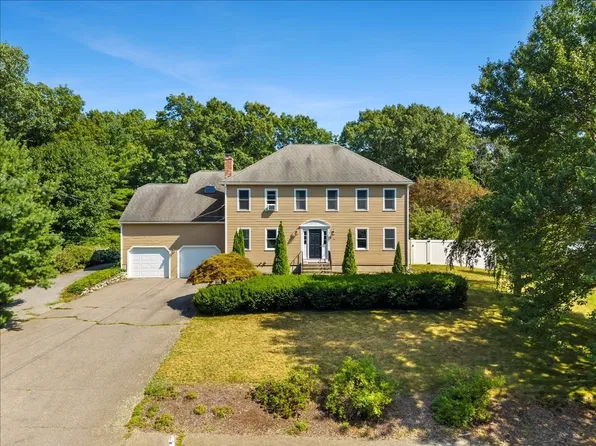 9 Fort Apache Dr, Franklin, MA 02038