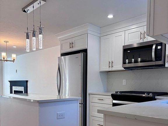 3rd image of 48 Alcott Cir #48