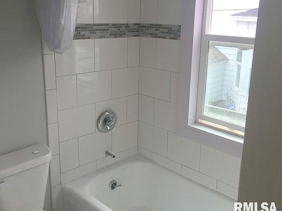 3rd image of 405 E 7th St