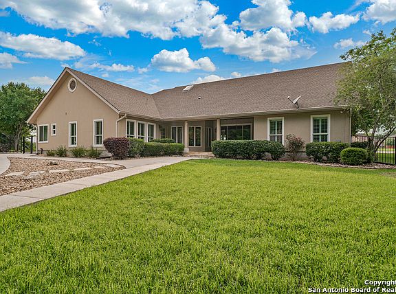 2nd image of 48 Baer Creek Trl