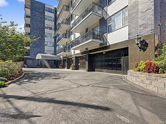 2nd image of 20 Old Mamaroneck Road #5C