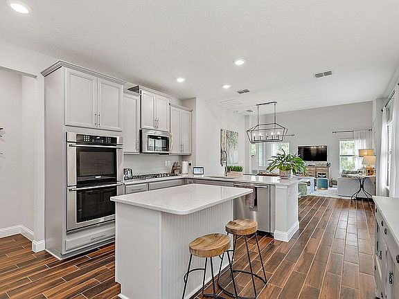 2nd image of 176 Clifton Bay Loop