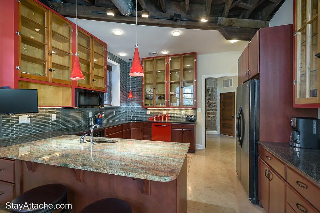 3 bed, 1700 sqft, $7,500 — Photo 3
