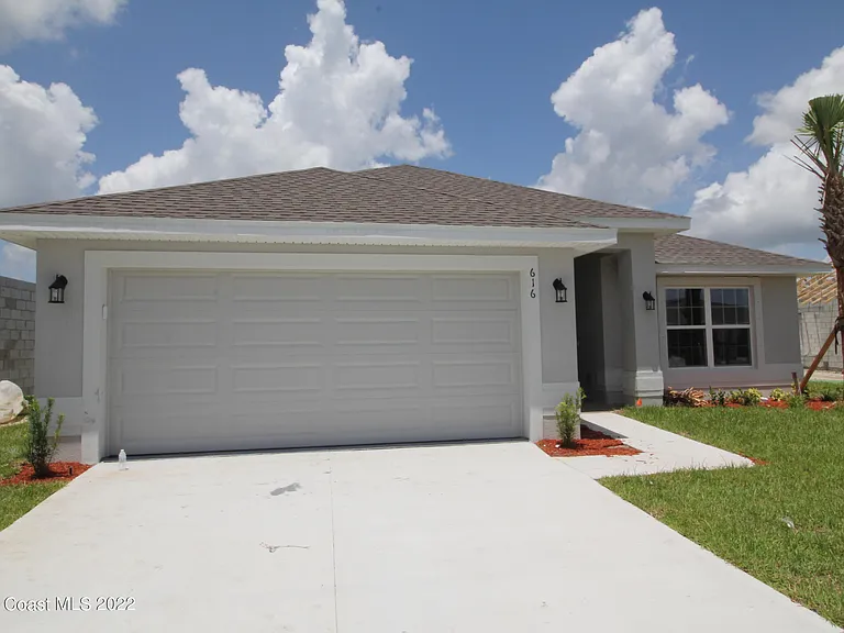 616 Kylar Dr NW — Photo 1