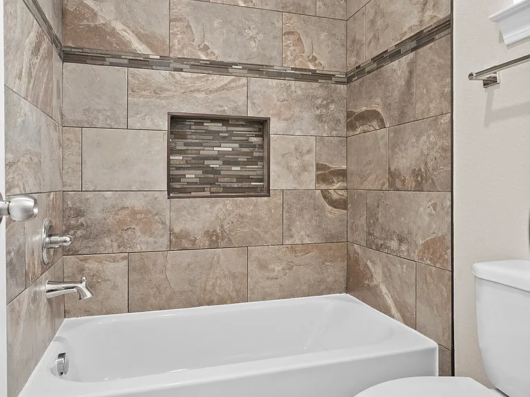 618 Rafael Marmolejo St — Photo 15