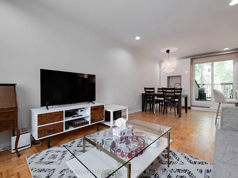 193 Coxwell Ave #UPPER — Photo 3