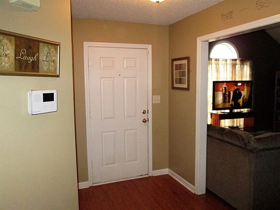 2nd image of 1004 Garfield Way