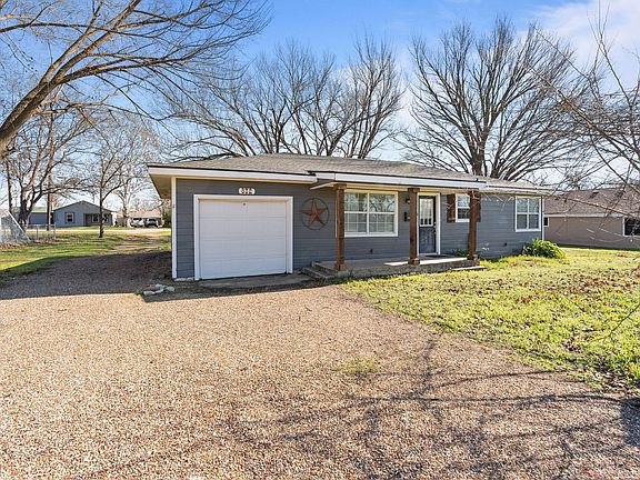 832 N Main St, Springtown, TX 76082 | Zillow