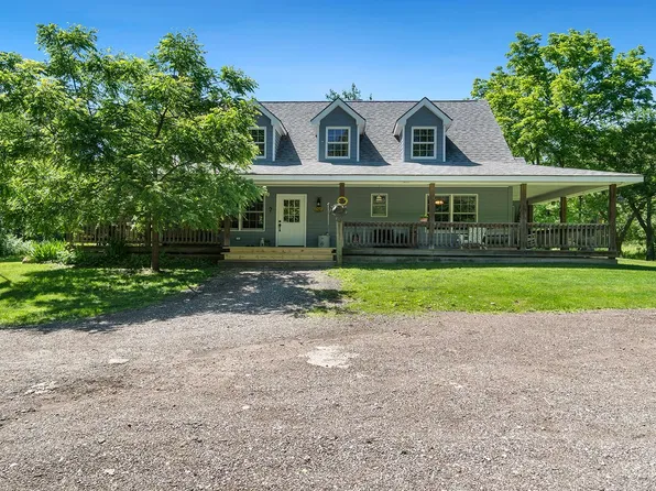 2911 Thompson Rd, Wonder Lake, IL 60097
