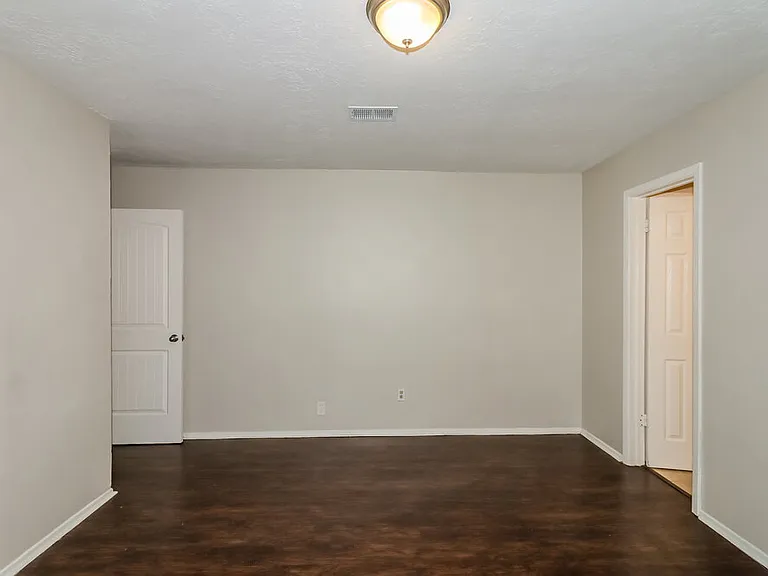 20250 Telegraph Square Ln — Photo 9