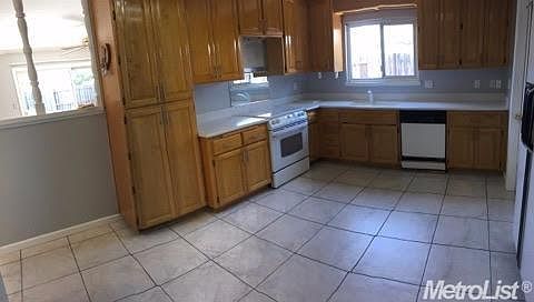 2nd image of 4252 Elkhorn Blvd
