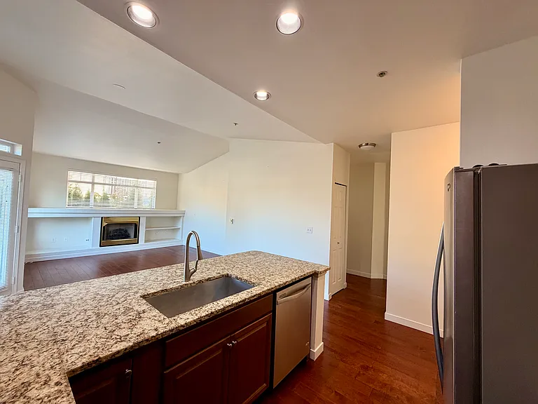 5400 Harbour Pointe Blvd #J201 — Photo 6