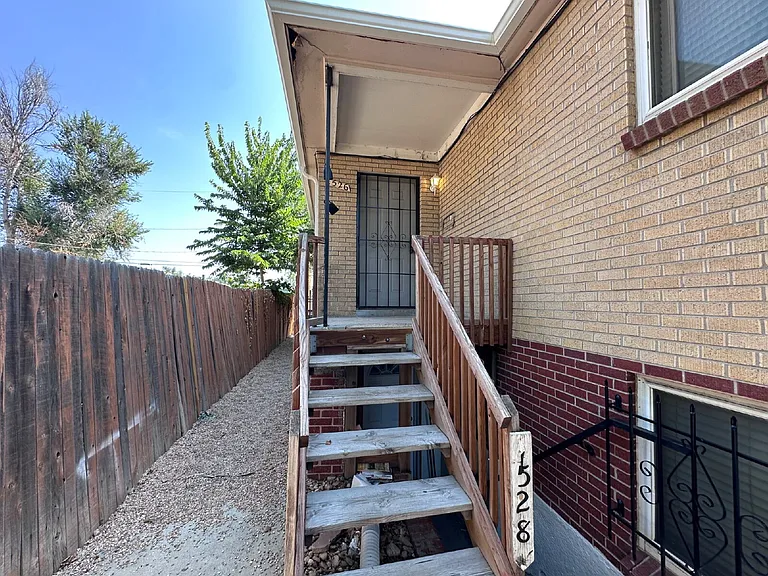 1526 N Ulster St — Photo 7