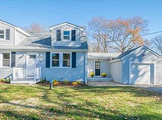 60 Brayton Rd, Tiverton, RI 02878