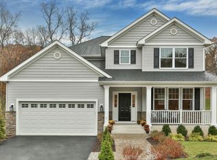 32 North Ridge Rd, Mahopac, NY 10541