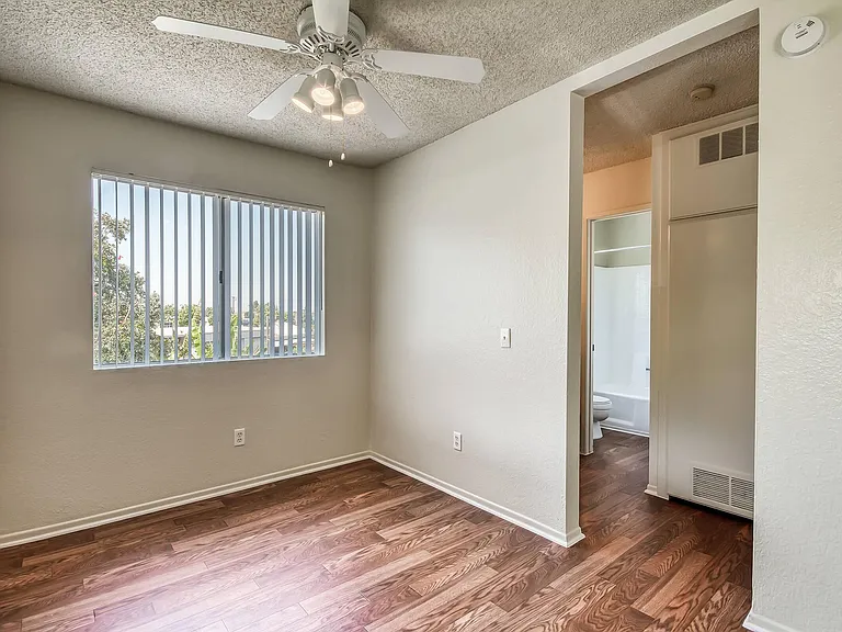 Harbor Pointe Apartments — Photo 14