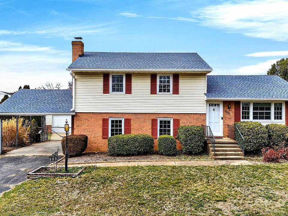 1st image of 205 Stonewall Dr