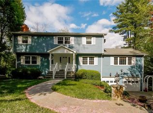 6 Saint George Pl, Westport, CT 06880