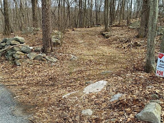 3rd image of 489 Grape Hollow Road