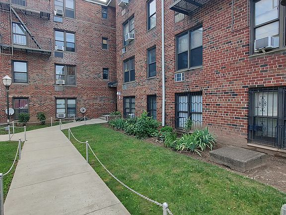 2nd image of 1001 E 108th St