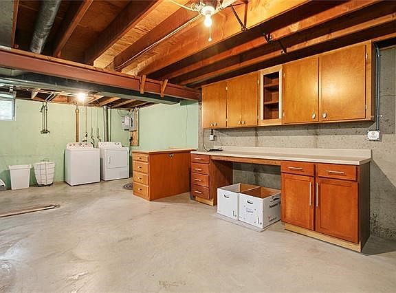 5th image of 1458 Thompson Ave