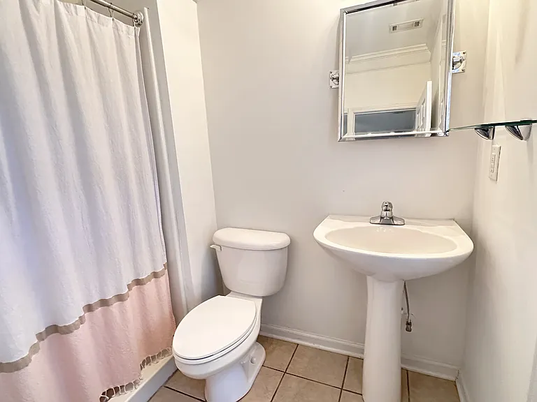 Full bathroom in the first floor.