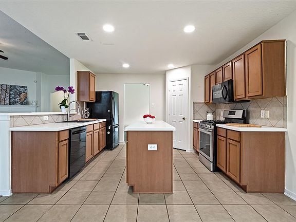 4th image of 2123 Winter Dale Ct