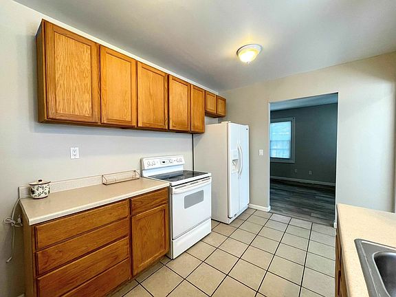 5th image of 2625 N Adams St