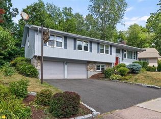 71 Kent Dr, Manchester, CT 06042