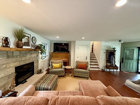 4th image of 9409 Sturgeon St