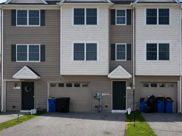 740 Kentwell Dr, York, PA 17406