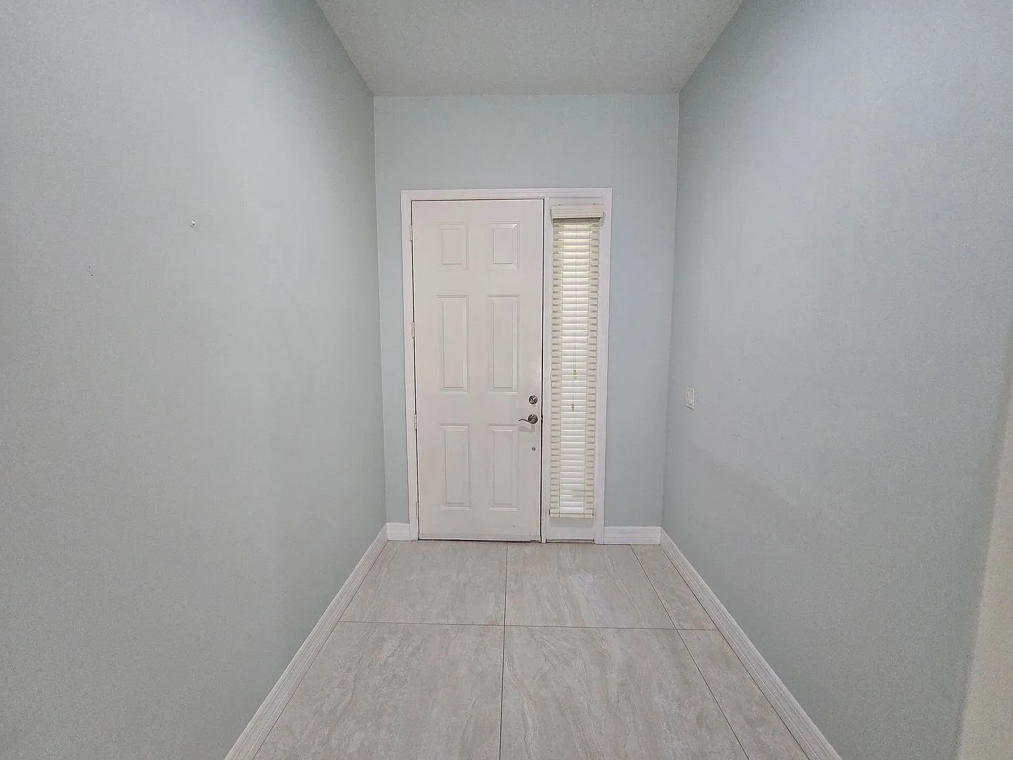 Big & Spacious 3/2 in Gated Community — Photo 3