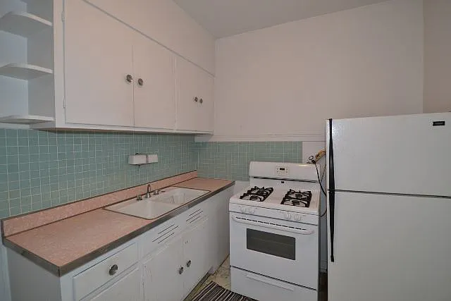 Impressive 1 Bed, 1 Bath at Winchester + Winnemac (Lincoln Square) — Photo 2