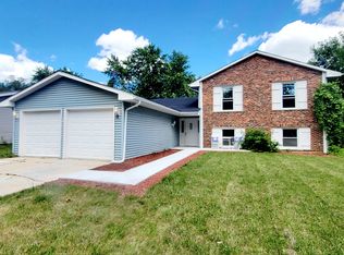 152 S Schmidt Rd, Bolingbrook, IL 60440