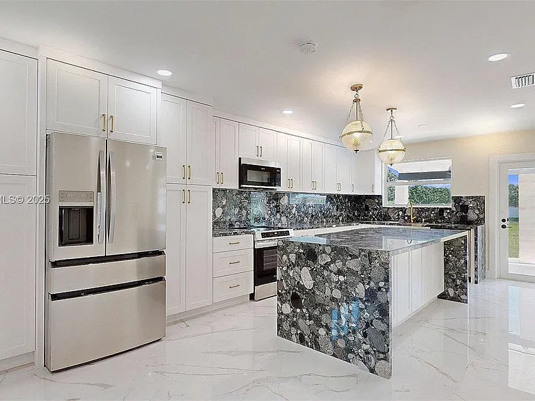 3801 SW 132nd Ave — Photo 9