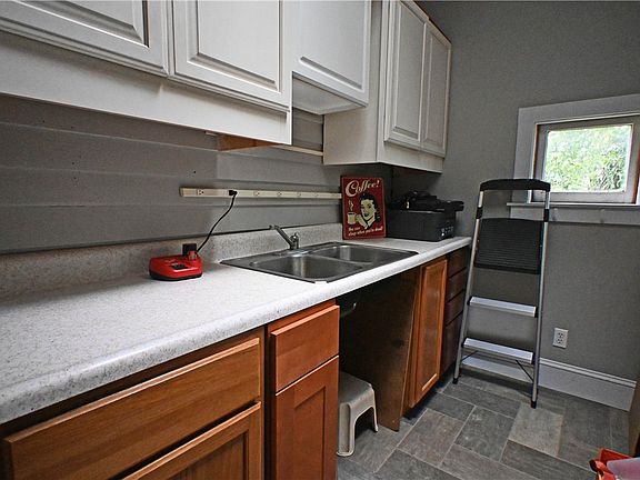 3rd image of 226 Park Ave