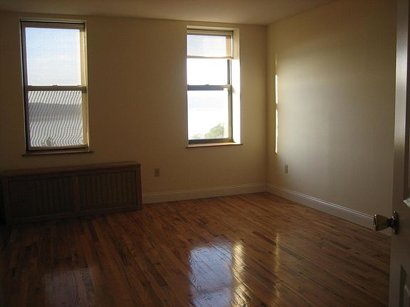 4th image of 260 Broadway #20