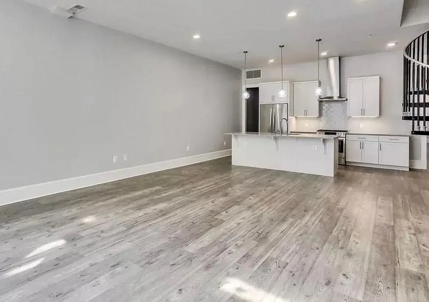 2 bed, 2.5 bath, 2200 sqft, $3,700 — Photo 3