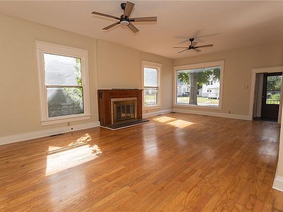 4th image of 1621 Appleton Ave