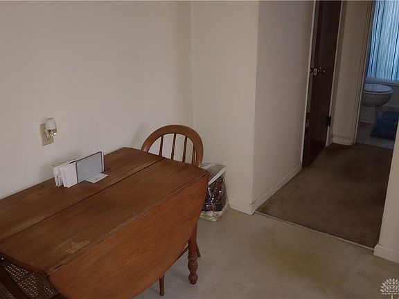 5th image of 521 Corona Ave