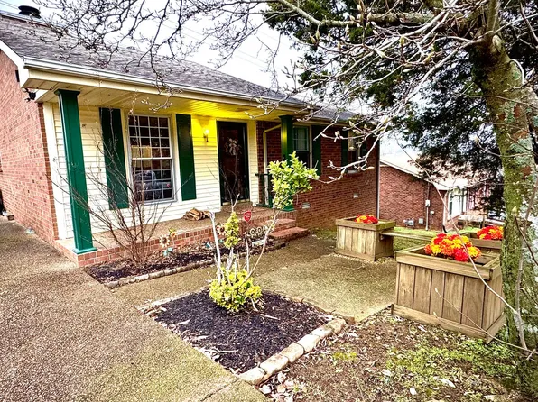 220 Township Dr, Hendersonville, TN 37075